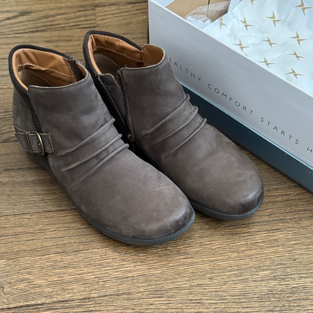 Luna Dark Earth 8.5 aetrex